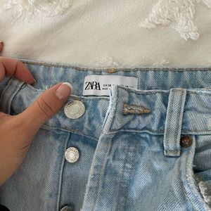 Zara light high waist denim straight leg boyfriend style jeans 🦋